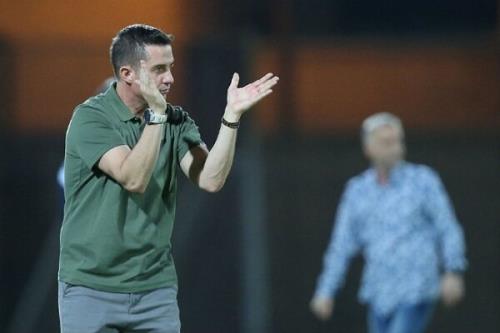 سرمربی سابق پرسپولیس در تایلند هم قهرمانی آورد