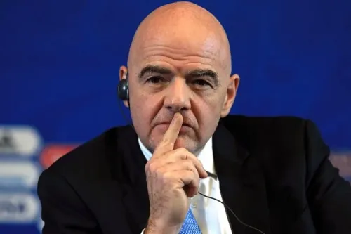 واکنش اینفانتینو به حضور بانوان در ورزشگاه امام رضا (ع) مشهد به همراه عکس