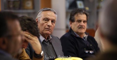 درخشنده: قرار بود داورزنی با ضیایی به سوئیس بروند، صحبت از دانش زبان ضیایی اصلا زیبا نیست